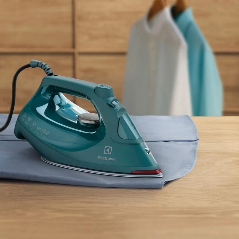 Plancha de Ropa a Vapor y Seco Electrolux Experience ESI80 5