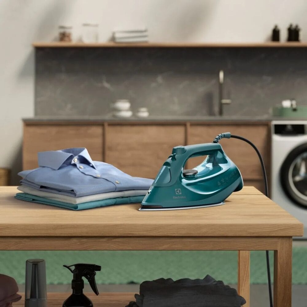 Plancha de Ropa a Vapor y Seco Electrolux Experience ESI80 6