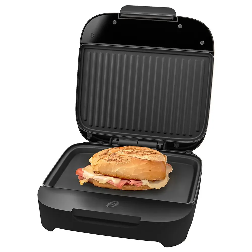 Sandwichera Oster® Compacta con Platos Hondos y Sistema Quick Lock – Capacidad Mejorada para Sandwiches Tortillas y Crepes CKSTSM400 053 7